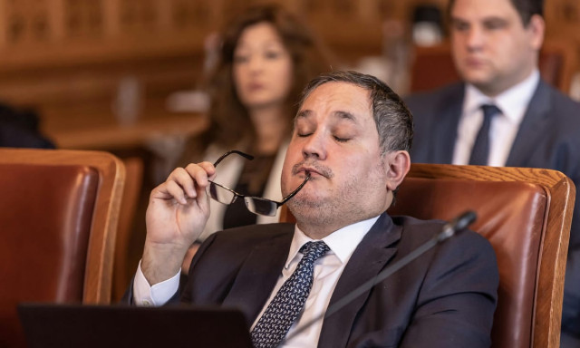 Brut&aacute;lis &aacute;llamh&aacute;ztart&aacute;si hi&aacute;ny - 3 h&oacute;nap alatt majdnem elment az eg&eacute;sz &eacute;ves keret