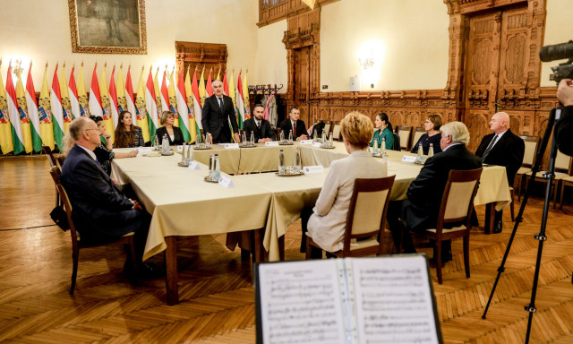 Kaposv&aacute;r kit&uuml;ntetettjeit k&ouml;sz&ouml;nt&ouml;tt&eacute;k a V&aacute;rosh&aacute;z&aacute;n