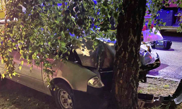 F&aacute;nak csap&oacute;dott egy ittas sofőr Si&oacute;fokon, mentők vitt&eacute;k el