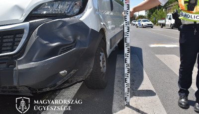 Elsőbbs&eacute;get ad&oacute; motorost &uuml;t&ouml;tt el az aut&oacute;s Balatonlell&eacute;n