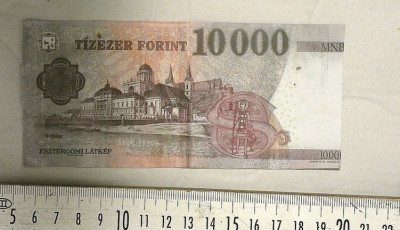 Hamis 10 ezreseket gy&aacute;rtottak a kaposv&aacute;ri p&eacute;nzhamis&iacute;t&oacute;k