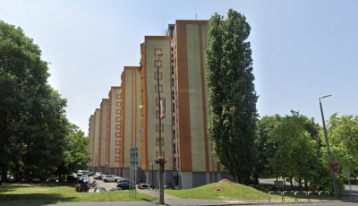 Fel&uacute;j&iacute;tj&aacute;k az utakat &eacute;s &uacute;j parkol&oacute;helyeket hoznak l&eacute;tre a kaposv&aacute;ri lak&oacute;telepeken