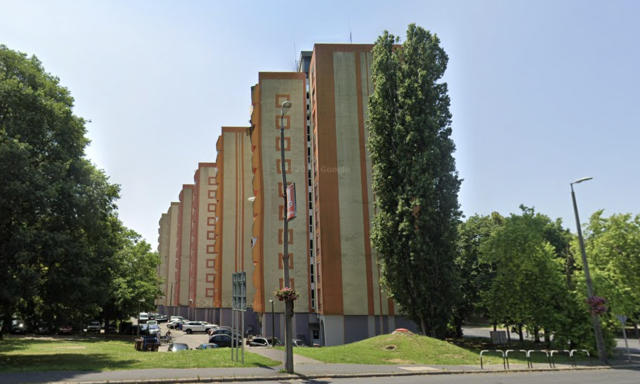 Fel&uacute;j&iacute;tj&aacute;k az utakat &eacute;s &uacute;j parkol&oacute;helyeket hoznak l&eacute;tre a kaposv&aacute;ri lak&oacute;telepeken