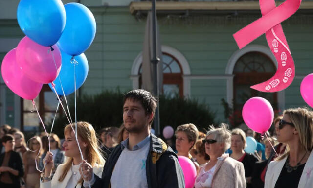 Kaposv&aacute;ron s&eacute;t&aacute;lnak a mellr&aacute;k ellen: a Kossuth t&eacute;rtől a k&oacute;rh&aacute;zig vezet az &uacute;t
