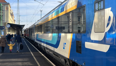 Vaks&ouml;t&eacute;tben kellett utazniuk az egyik M&Aacute;V j&aacute;raton vas&aacute;rnap a kaposv&aacute;ri utasoknak