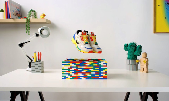 Ha gyerek vagy, ha felnőtt, k&uacute;tba ugrasz az Adidas &eacute;s a Lego kollabj&aacute;&eacute;rt!