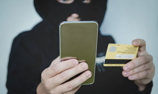 Nyerem&eacute;nyj&aacute;t&eacute;kos csal&aacute;sokhoz biztos&iacute;tottak  banksz&aacute;ml&aacute;t a kaposv&aacute;ri p&eacute;nzmos&oacute;k