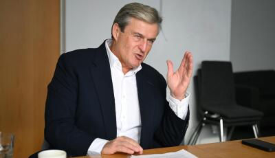15 milli&oacute; a csal&aacute;di h&aacute;zakra, 5 milli&oacute; a t&aacute;rsash&aacute;zi lak&aacute;sokra: &uacute;j fel&uacute;j&iacute;t&aacute;si program indul