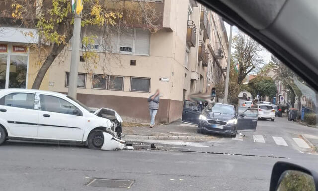 &Uacute;jabb baleset a Berzsenyi csom&oacute;pontban, m&eacute;g mindig nem műk&ouml;dnek a l&aacute;mp&aacute;k
