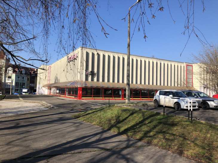 Szegény Domus-t újra elhagyta az albérlője