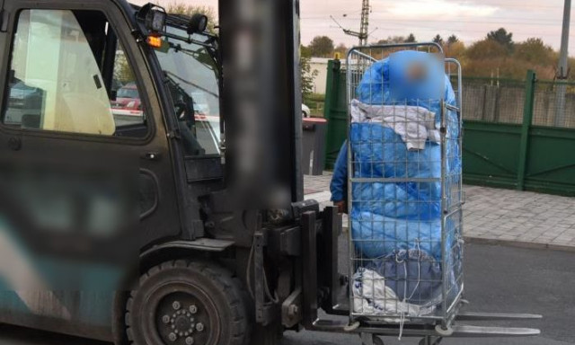 Targonca okozott s&uacute;lyos balesetet Kaposv&aacute;ron &ndash; maradand&oacute; s&eacute;r&uuml;l&eacute;sekkel ker&uuml;lt k&oacute;rh&aacute;zba a k&aacute;rvallott