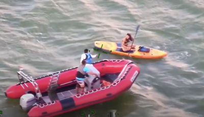 M&aacute;sf&eacute;l kilom&eacute;terre sodr&oacute;dott a partt&oacute;l egy SUP-os nő, m&eacute;g időben kimentett&eacute;k - VIDE&Oacute;