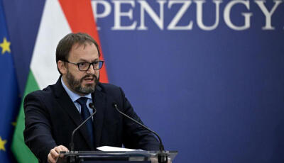 Lak&aacute;sv&aacute;s&aacute;rl&aacute;si &eacute;s -&eacute;p&iacute;t&eacute;si hitelt ind&iacute;t a korm&aacute;ny, lesz fel&uacute;j&iacute;t&aacute;si program is, &eacute;s seg&iacute;tenek a babav&aacute;r&oacute;soknak