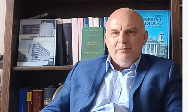Felfedte mag&aacute;t a kegyelmi &uuml;gyet kirobbant&oacute; &uuml;gyv&eacute;d