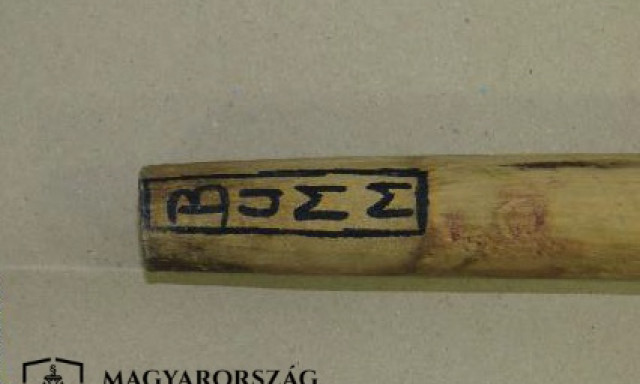 &bdquo;BUMM&rdquo; felirat&uacute; fejszeny&eacute;llel ment t&aacute;rgyalni